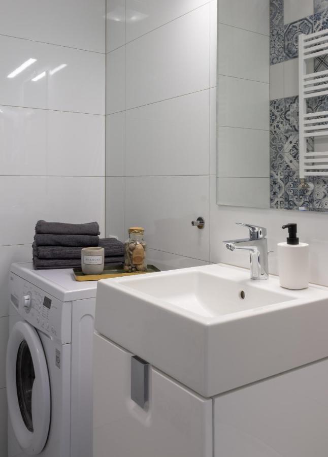 Initium Rooms - Pokoje Na Wynajem - Obroncow Wybrzeza 4D Gdańsk Kültér fotó